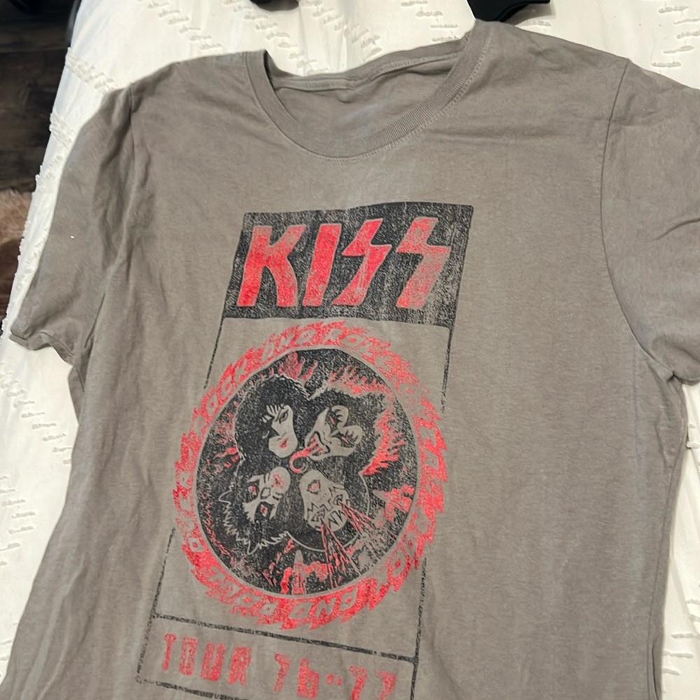 kiss shirt size medium